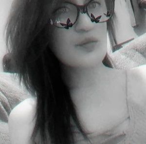 Meet your Posher, Lara